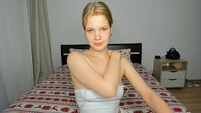 Snapshot of Xloe_Queen chatting on June 2026 04:44:02 PM Xloe Queen online show from June 2026 04:44:02 PM