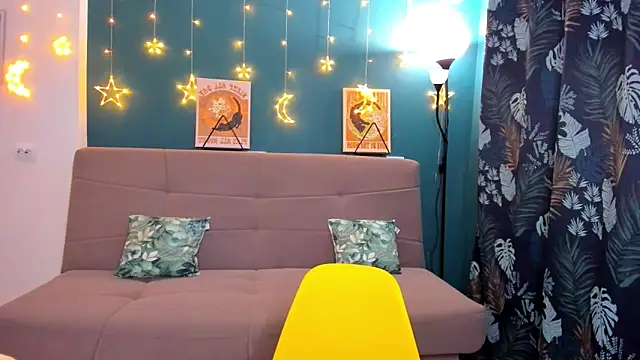 Snapshot of Xloe_Queen chatting on March 2025 02:04:01 PM Xloe Queen online show from March 2025 02:04:01 PM