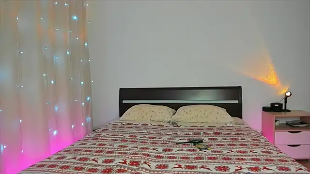 Xloe Queen online show from December 2025 01:02:02 PM