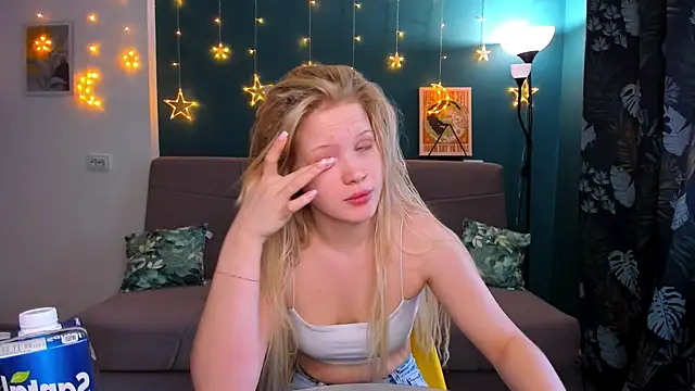 Snapshot of Xloe_Queen chatting on February 2025 08:29:02 AM Xloe Queen online show from February 2025 08:29:02 AM