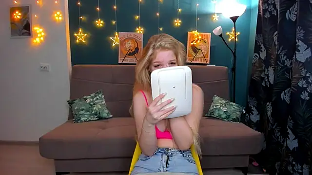 Snapshot of Xloe_Queen chatting on January 2025 08:05:01 AM Xloe Queen online show from January 2025 08:05:01 AM