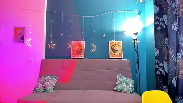 Snapshot of Xloe_Queen chatting on February 2025 07:27:02 AM Xloe Queen online show from February 2025 07:27:02 AM