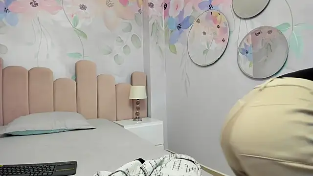 pola adams  online show from September 2025 09:42:02 AM
