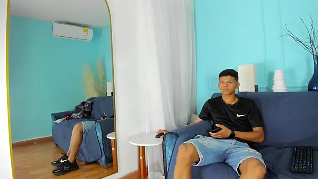 Snapshot of Jeffry_wolvess chatting on March 2025 08:17:01 PM Jeffry wolvess online show from March 2025 08:17:01 PM