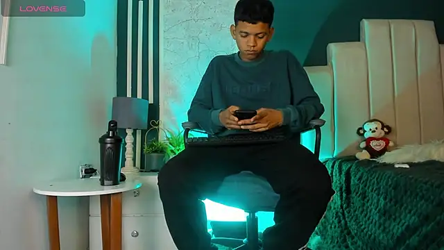 Snapshot of Jeffry_wolvess chatting on March 2025 12:12:01 PM Jeffry wolvess online show from March 2025 12:12:01 PM