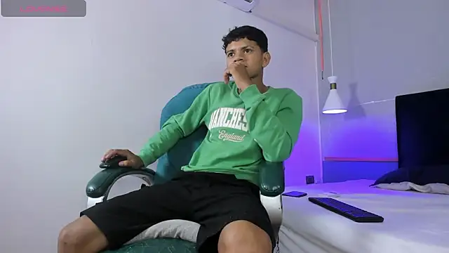 Snapshot of Jeffry_wolvess chatting on February 2026 11:37:02 PM Jeffry wolvess online show from February 2026 11:37:02 PM