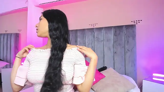 Giselle Roldan online show from December 2025 04:22:02 AM