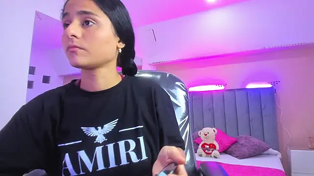 Giselle Roldan online show from December 2025 03:43:02 AM