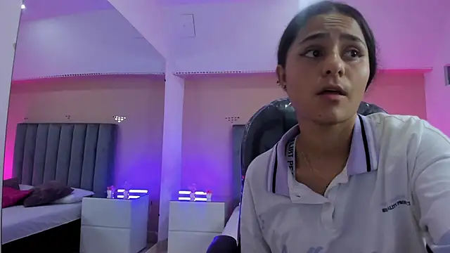 Giselle Roldan online show from February 2026 07:55:02 PM