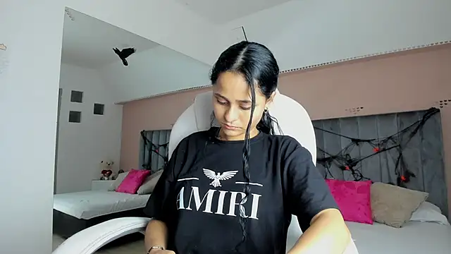 Giselle Roldan online show from October 2025 03:51:02 AM