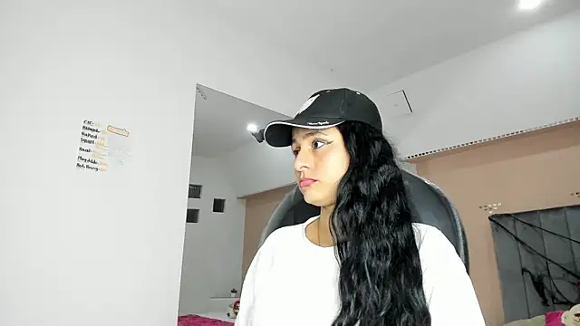 Giselle Roldan online show from October 2025 03:37:01 AM