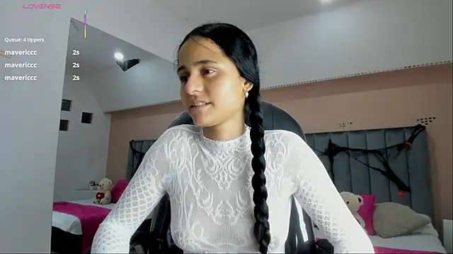 Giselle Roldan online show from October 2025 08:09:01 PM