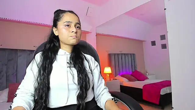 Giselle Roldan online show from June 2026 03:29:02 AM