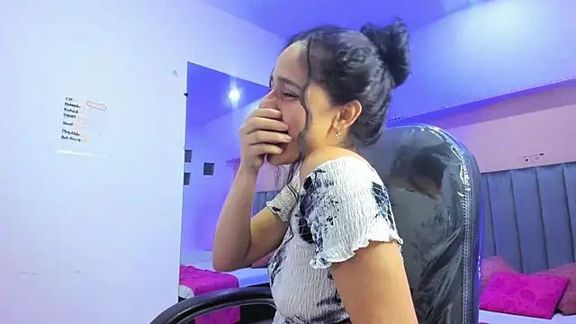 Giselle Roldan online show from February 2026 03:51:01 AM