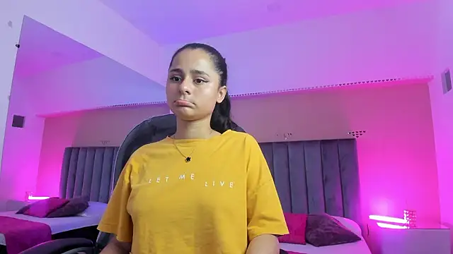 Giselle Roldan online show from February 2026 07:26:01 PM