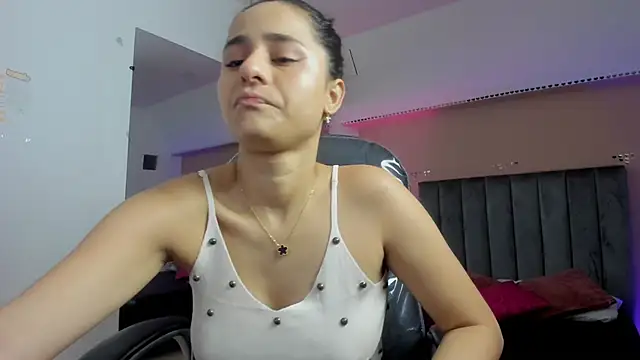 Giselle Roldan online show from March 2026 07:52:02 PM