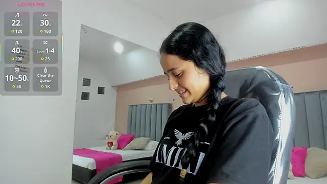 Giselle Roldan online show from November 2025 03:22:01 AM