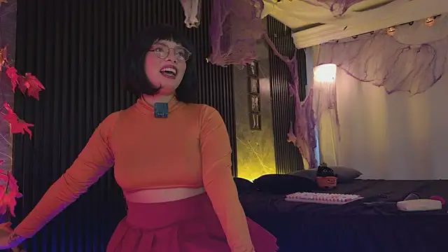 Snapshot of Little_maeve chatting on October 2025 10:22:01 PM Little maeve online show from October 2025 10:22:01 PM