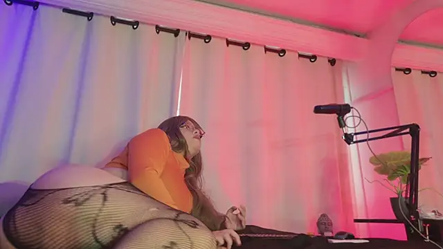 Snapshot of Little_maeve chatting on February 2025 08:58:02 PM Little maeve online show from February 2025 08:58:02 PM