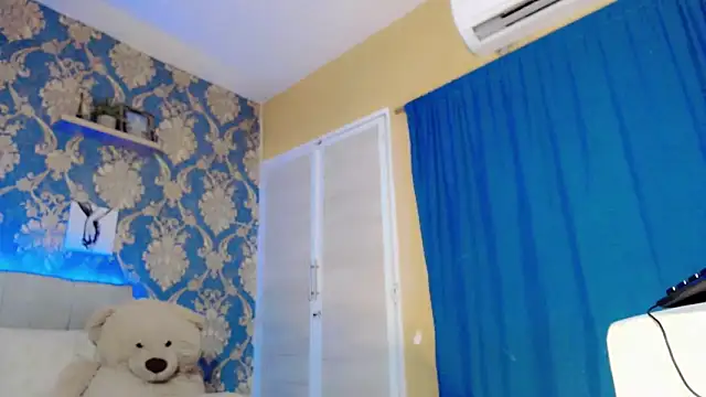 nicoledollts online show from March 2026 07:28:01 PM