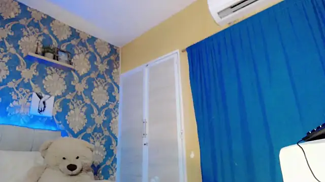 nicoledollts online show from May 2026 01:17:02 PM