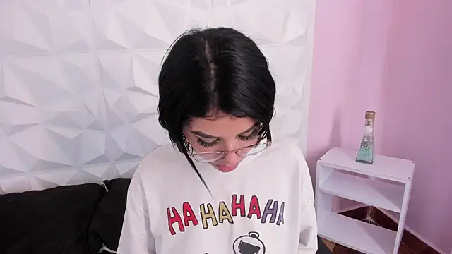 Snapshot of susanna-torres chatting on December 2024 03:16:02 PM susanna-torres online show from December 2024 03:16:02 PM