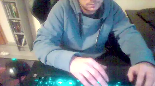 Snapshot of Stiiier1992 chatting on December 2024 09:22:02 PM Stiiier1992 online show from December 2024 09:22:02 PM