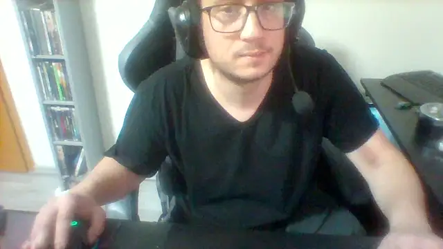 Snapshot of Stiiier1992 chatting on December 2024 10:35:01 PM Stiiier1992 online show from December 2024 10:35:01 PM