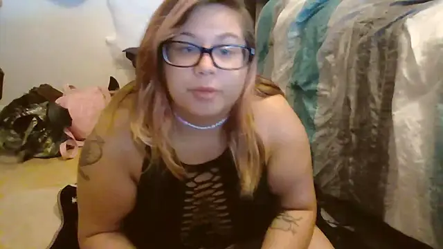 Snapshot of HoneyBear19 chatting on October 2025 05:44:02 PM HoneyBear19 online show from October 2025 05:44:02 PM