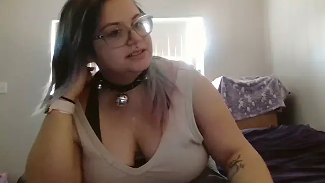 Snapshot of HoneyBear19 chatting on January 2025 08:14:02 PM HoneyBear19 online show from January 2025 08:14:02 PM