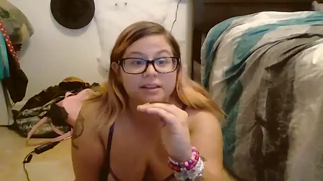 Snapshot of HoneyBear19 chatting on October 2025 07:14:02 PM HoneyBear19 online show from October 2025 07:14:02 PM