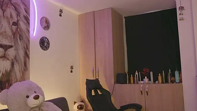 Maryann jones online show from April 2026 01:23:02 PM