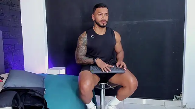 Snapshot of bruno_miller_ chatting on September 2025 11:18:02 PM bruno miller online show from September 2025 11:18:02 PM