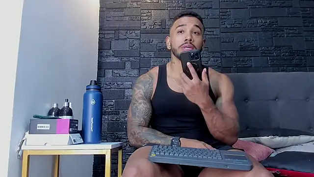 Snapshot of bruno_miller_ chatting on November 2025 08:01:02 PM bruno miller online show from November 2025 08:01:02 PM