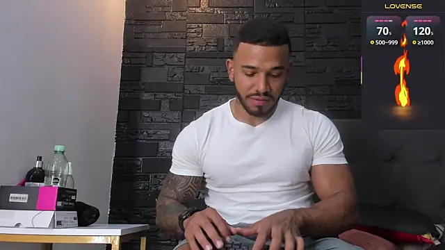 Snapshot of bruno_miller_ chatting on October 2025 09:14:02 PM bruno miller online show from October 2025 09:14:02 PM