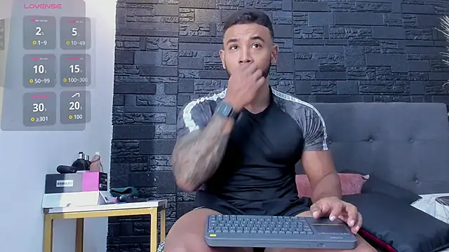 Snapshot of bruno_miller_ chatting on November 2025 08:31:02 PM bruno miller online show from November 2025 08:31:02 PM