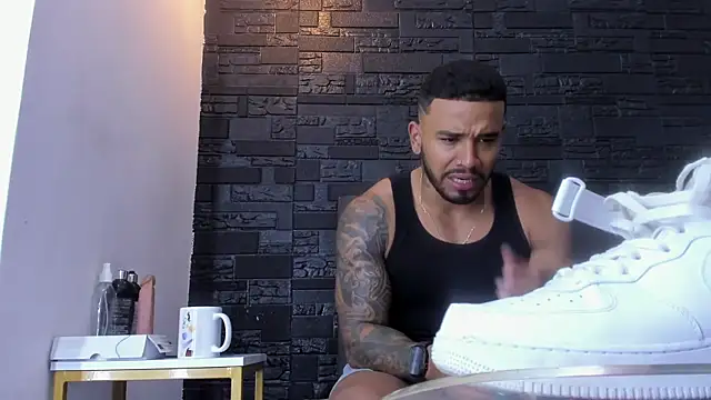 Snapshot of bruno_miller_ chatting on November 2025 08:31:01 PM bruno miller online show from November 2025 08:31:01 PM