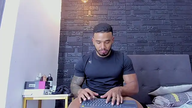 Snapshot of bruno_miller_ chatting on November 2025 09:04:01 PM bruno miller online show from November 2025 09:04:01 PM