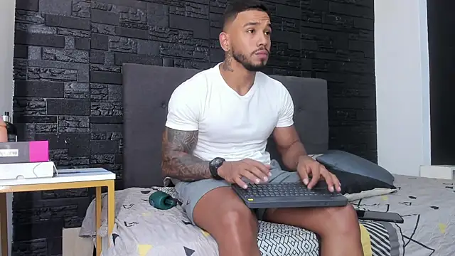 Snapshot of bruno_miller_ chatting on September 2025 09:26:01 PM bruno miller online show from September 2025 09:26:01 PM