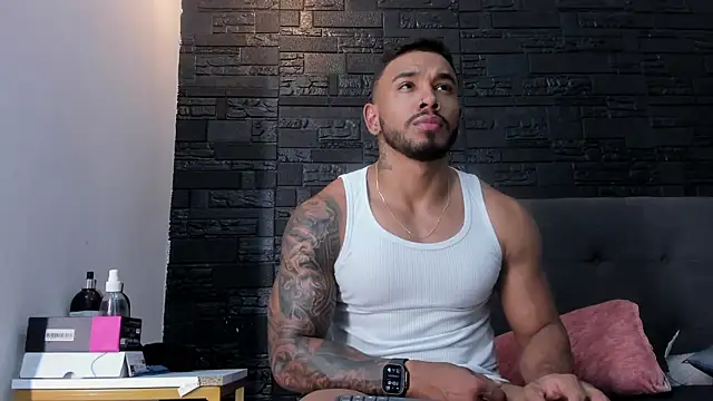 Snapshot of bruno_miller_ chatting on November 2025 10:03:01 PM bruno miller online show from November 2025 10:03:01 PM