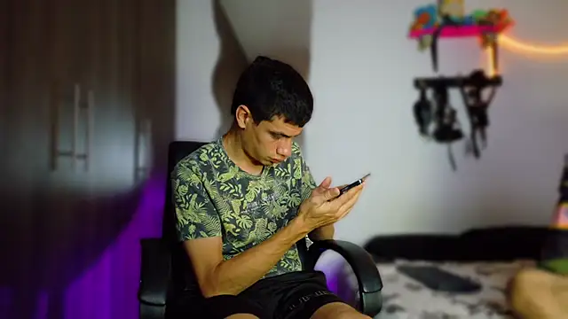 Snapshot of Nymphobuddies chatting on February 2025 09:20:01 PM Nymphobuddies online show from February 2025 09:20:01 PM