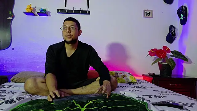 Snapshot of Nymphobuddies chatting on November 2025 07:36:01 PM Nymphobuddies online show from November 2025 07:36:01 PM