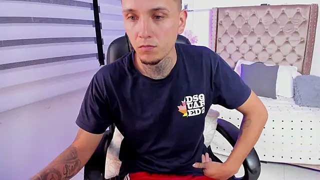 Snapshot of dann_torres chatting on December 2024 07:10:01 AM dann torres online show from December 2024 07:10:01 AM