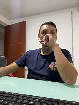 Snapshot of dann_torres chatting on January 2025 05:26:02 PM dann torres online show from January 2025 05:26:02 PM