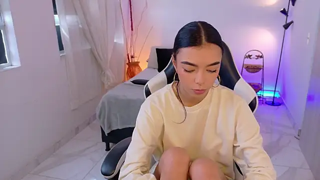 Snapshot of AnabelWolf chatting on November 2025 03:01:02 PM AnabelWolf online show from November 2025 03:01:02 PM