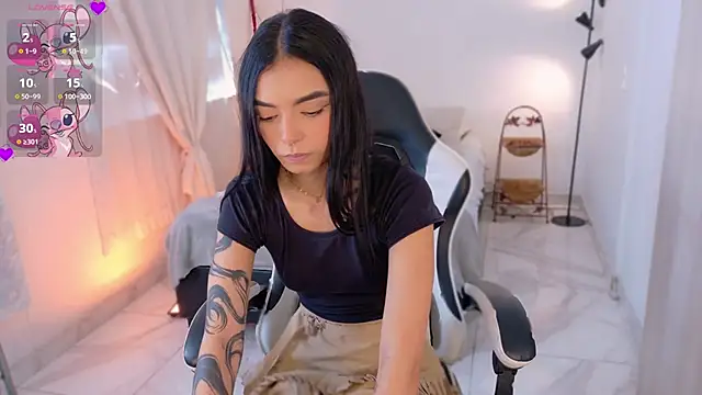 Snapshot of AnabelWolf chatting on November 2025 03:38:02 PM AnabelWolf online show from November 2025 03:38:02 PM