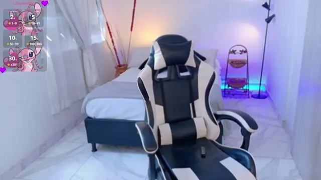 Snapshot of AnabelWolf chatting on October 2025 03:33:02 PM AnabelWolf online show from October 2025 03:33:02 PM