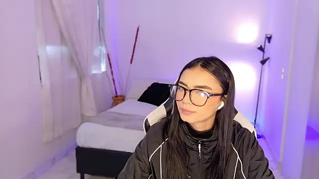 Snapshot of AnabelWolf chatting on October 2025 01:32:01 PM AnabelWolf online show from October 2025 01:32:01 PM