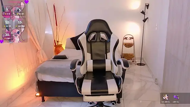 Snapshot of AnabelWolf chatting on November 2025 05:02:01 PM AnabelWolf online show from November 2025 05:02:01 PM