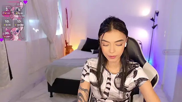 Snapshot of AnabelWolf chatting on November 2025 06:44:02 PM AnabelWolf online show from November 2025 06:44:02 PM